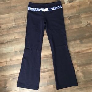 Lululemon navy groove pants size 8